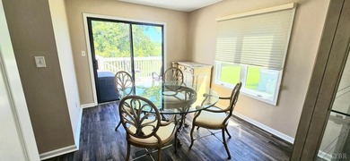 Forest! 1 level end unit townhome w/a 2 car garage,2 Bdrms 2 - photo 23