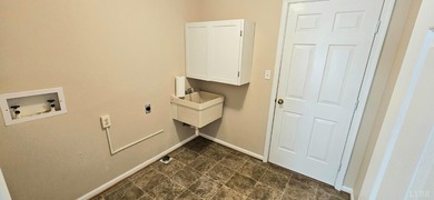 Forest! 1 level end unit townhome w/a 2 car garage,2 Bdrms 2 - photo 31
