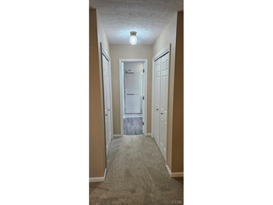 Forest! 1 level end unit townhome w/a 2 car garage,2 Bdrms 2 - photo 32