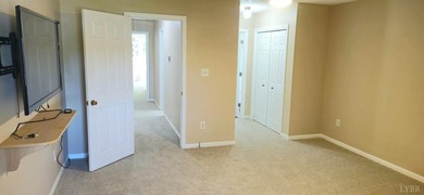 Forest! 1 level end unit townhome w/a 2 car garage,2 Bdrms 2 - photo 33