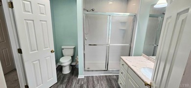 Forest! 1 level end unit townhome w/a 2 car garage,2 Bdrms 2 - photo 34