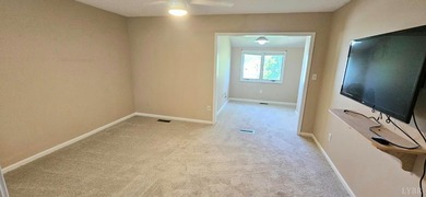 Forest! 1 level end unit townhome w/a 2 car garage,2 Bdrms 2 - photo 36