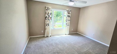 Forest! 1 level end unit townhome w/a 2 car garage,2 Bdrms 2 - photo 40