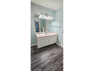 Forest! 1 level end unit townhome w/a 2 car garage,2 Bdrms 2 - photo 41