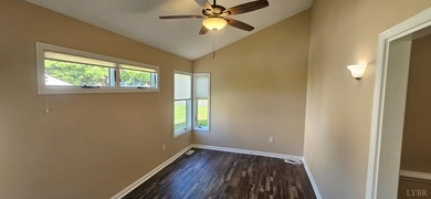 Forest! 1 level end unit townhome w/a 2 car garage,2 Bdrms 2 - photo 44