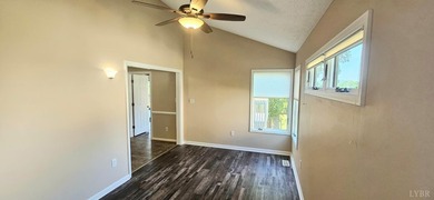 Forest! 1 level end unit townhome w/a 2 car garage,2 Bdrms 2 - photo 45