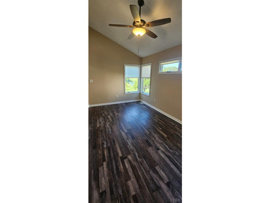 Forest! 1 level end unit townhome w/a 2 car garage,2 Bdrms 2 - photo 46