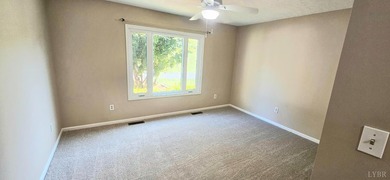 Forest! 1 level end unit townhome w/a 2 car garage,2 Bdrms 2 - photo 47