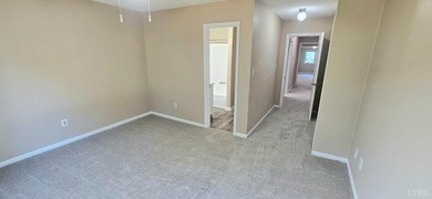 Forest! 1 level end unit townhome w/a 2 car garage,2 Bdrms 2 - photo 48
