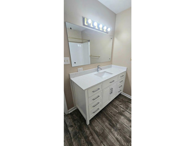 Forest! 1 level end unit townhome w/a 2 car garage,2 Bdrms 2 - photo 50