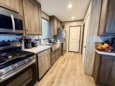 This charming 3-bedroom, 2-bathroom home in Battlement Mesa's - photo 4