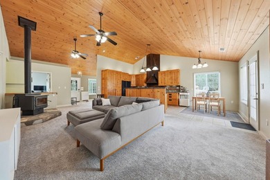 Bright beautiful custom home on 9 acres with gated driveway - photo 6