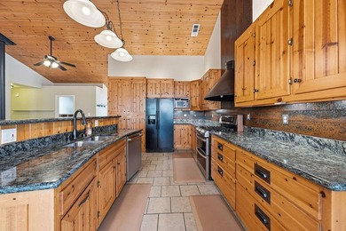Bright beautiful custom home on 9 acres with gated driveway - photo 7