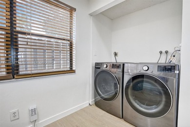 Fully renovated 2024 - NEW AC, NEW Water Heater, New W/D, Newly - photo 10