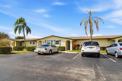 Beautifully maintained 1/1 Condo located in a welcoming and - photo 3