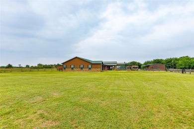 Charming & unique custom farm home on 6 acres with 1 bedroom - Lake Home For Sale in Valley View, Texas
