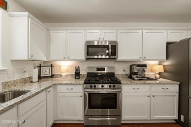 Beautifully maintained 3-Bedroom 2.5 Bath home with a dedicated - photo 11