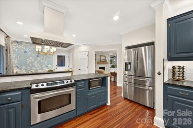Welcome to Williamsburg Raintree! This updated 5-bedroom house - photo 12