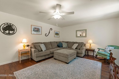 Beautifully maintained 3-Bedroom 2.5 Bath home with a dedicated - photo 14
