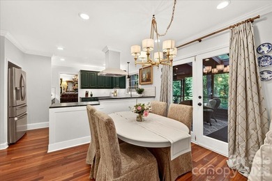Welcome to Williamsburg Raintree! This updated 5-bedroom house - photo 14