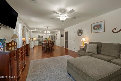Beautifully maintained 3-Bedroom 2.5 Bath home with a dedicated - photo 15