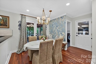 Welcome to Williamsburg Raintree! This updated 5-bedroom house - photo 15
