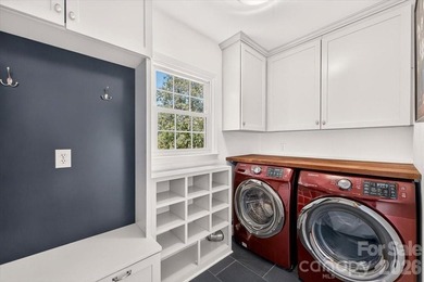 Welcome to Williamsburg Raintree! This updated 5-bedroom house - photo 16