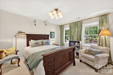 Welcome to Williamsburg Raintree! This updated 5-bedroom house - photo 21