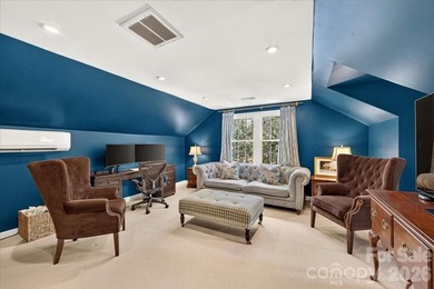 Welcome to Williamsburg Raintree! This updated 5-bedroom house - photo 22