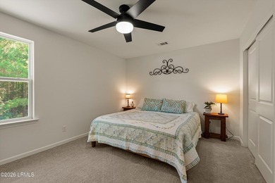 Beautifully maintained 3-Bedroom 2.5 Bath home with a dedicated - photo 23