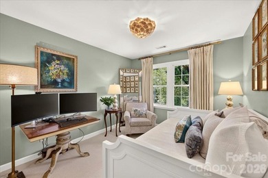 Welcome to Williamsburg Raintree! This updated 5-bedroom house - photo 27
