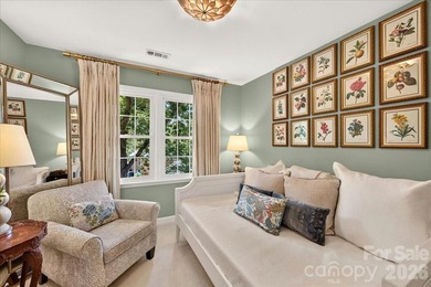 Welcome to Williamsburg Raintree! This updated 5-bedroom house - photo 28