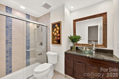 Welcome to Williamsburg Raintree! This updated 5-bedroom house - photo 29