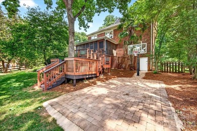 Welcome to Williamsburg Raintree! This updated 5-bedroom house - photo 39