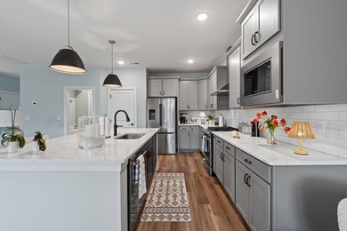 Welcome home to this charming 3-bedroom, 2.5-bath cottage - photo 11