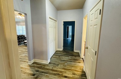 Welcome home to this well-maintained 3-bedroom, 2-bath home - photo 11