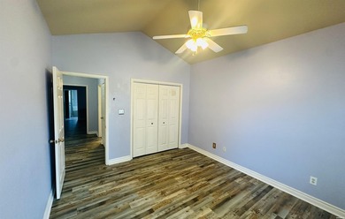 Welcome home to this well-maintained 3-bedroom, 2-bath home - photo 12