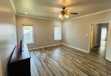 Welcome home to this well-maintained 3-bedroom, 2-bath home - photo 15
