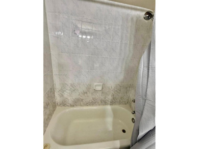 Excellent opportunity in a primer Miami location.
Spacious