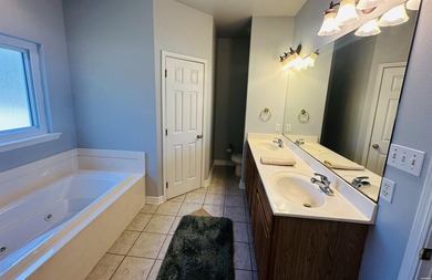 Welcome home to this well-maintained 3-bedroom, 2-bath home - photo 16