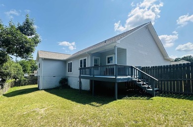 Welcome home to this well-maintained 3-bedroom, 2-bath home - photo 19