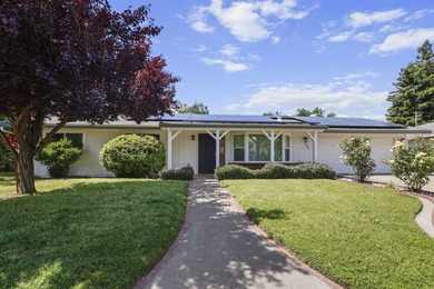 Welcome to this beautifully renovated 4-bedroom, 3-bathroom home - photo 3