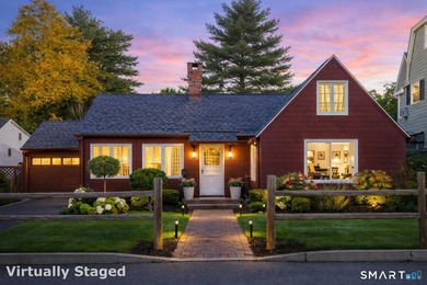Welcome to this charming and cozy bungalow nestled in the heart - photo 1