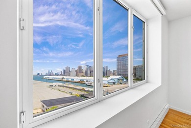 Spacious Three-Bed with Double Exposures, Private Storage & - photo 11
