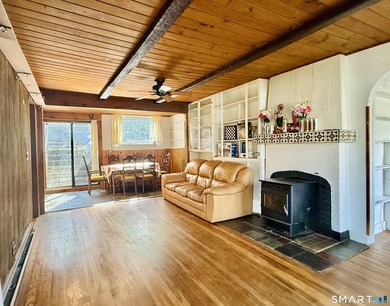 Welcome to this charming and cozy bungalow nestled in the heart - photo 3