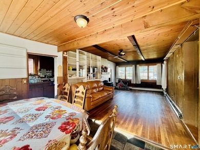 Welcome to this charming and cozy bungalow nestled in the heart - photo 4