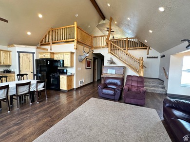 This thoughtfully designed mountain retreat offers comfort - photo 17