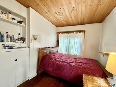 Welcome to this charming and cozy bungalow nestled in the heart - photo 9