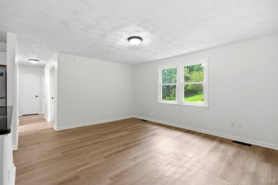 Don't miss your second chance! Back on the market at no fault of - photo 29