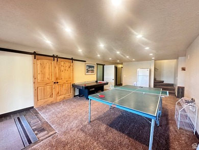 This thoughtfully designed mountain retreat offers comfort - photo 32